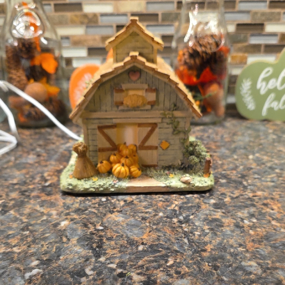 Precious Moments Rustic Barn with Pumpkins Decor